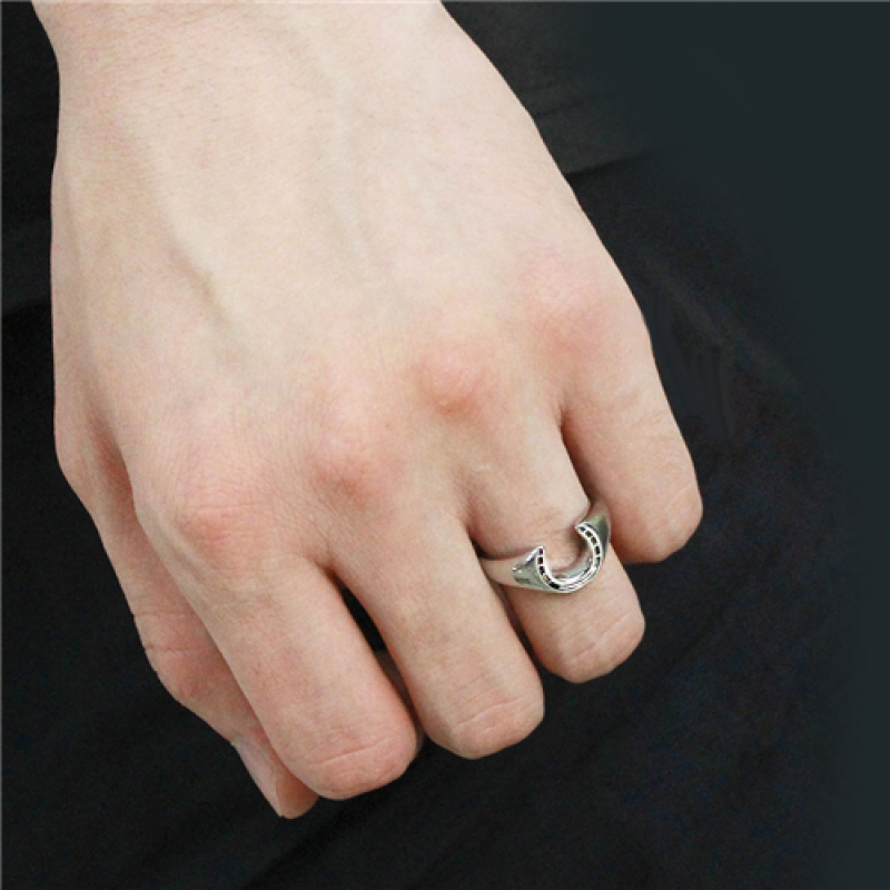 Why Stainless Steel Makes the Best Men's Rings