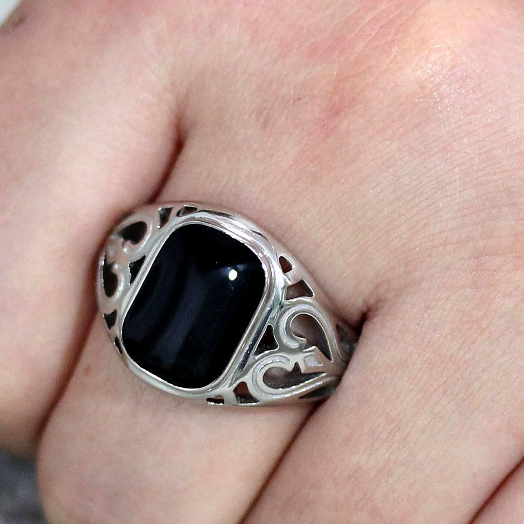 Getting Ready for Spring 2022: Spring-Worthy Fashion Rings