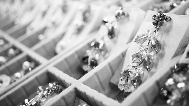 How to Organize Your Jewelry at Home