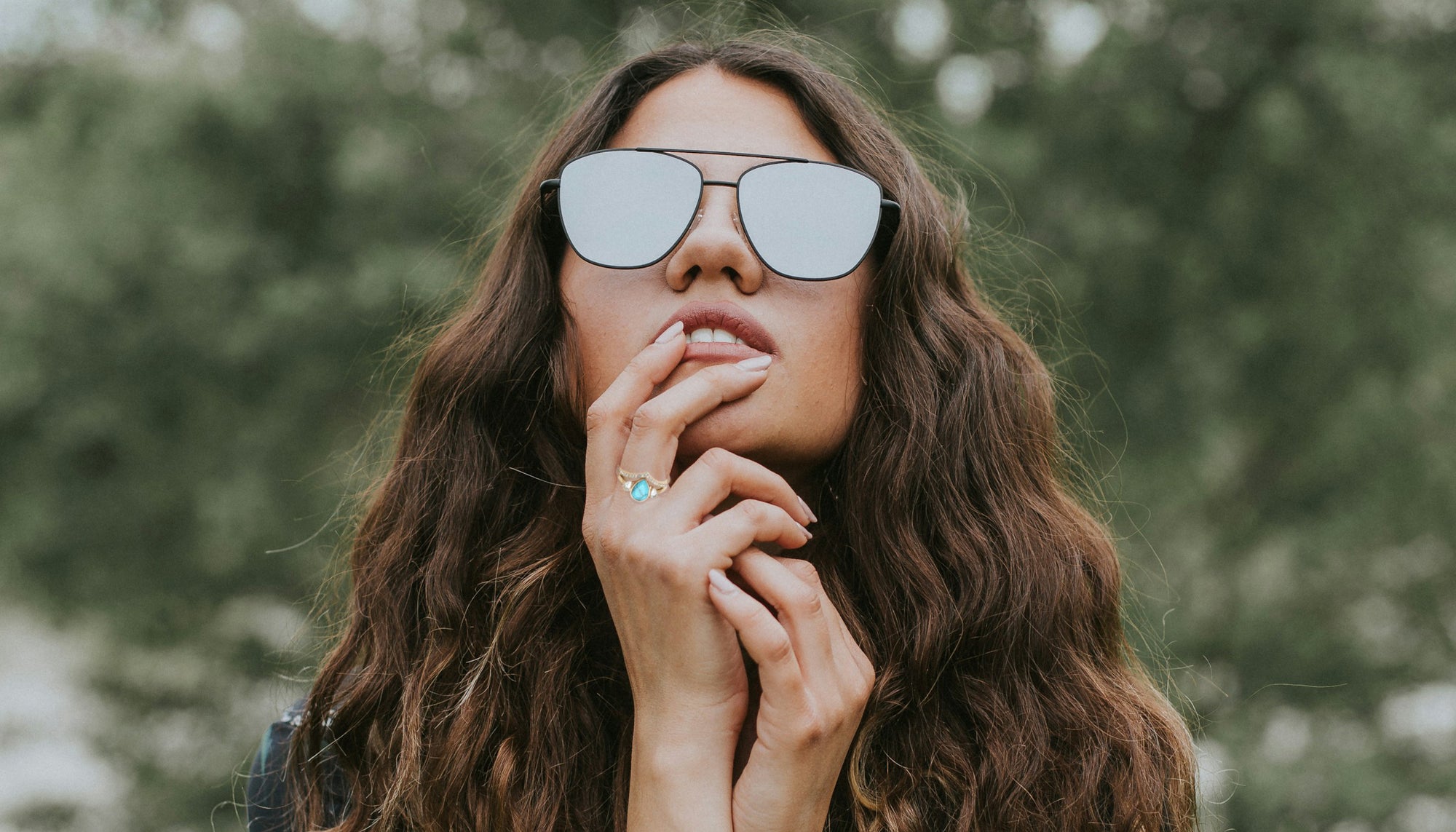 wavy haired brunette wearing mirror sunglasses and CJ3200 Stainless Steel IP Rose Gold Synthetic Turquoise Minimal Ring