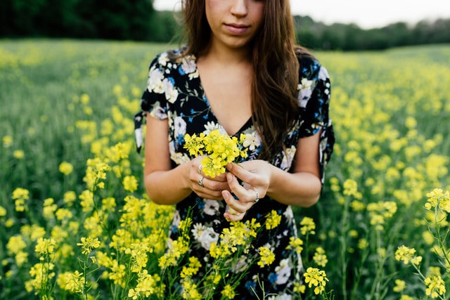 How to Style Floral Dresses with Fashion Jewelry